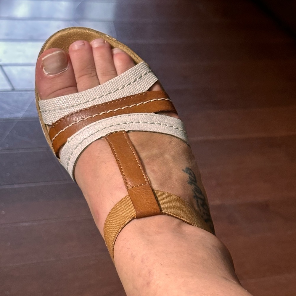 Sz 37(7)⭐️NWT Rieker Brown/Cream T-strap Sandals With a Hint of Sparkle 5.5cm - Picture 2 of 8